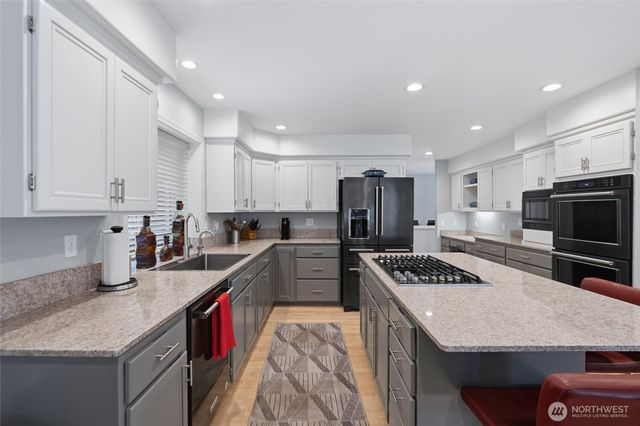 3729 SW Galway Court, Port Orchard, WA 98367