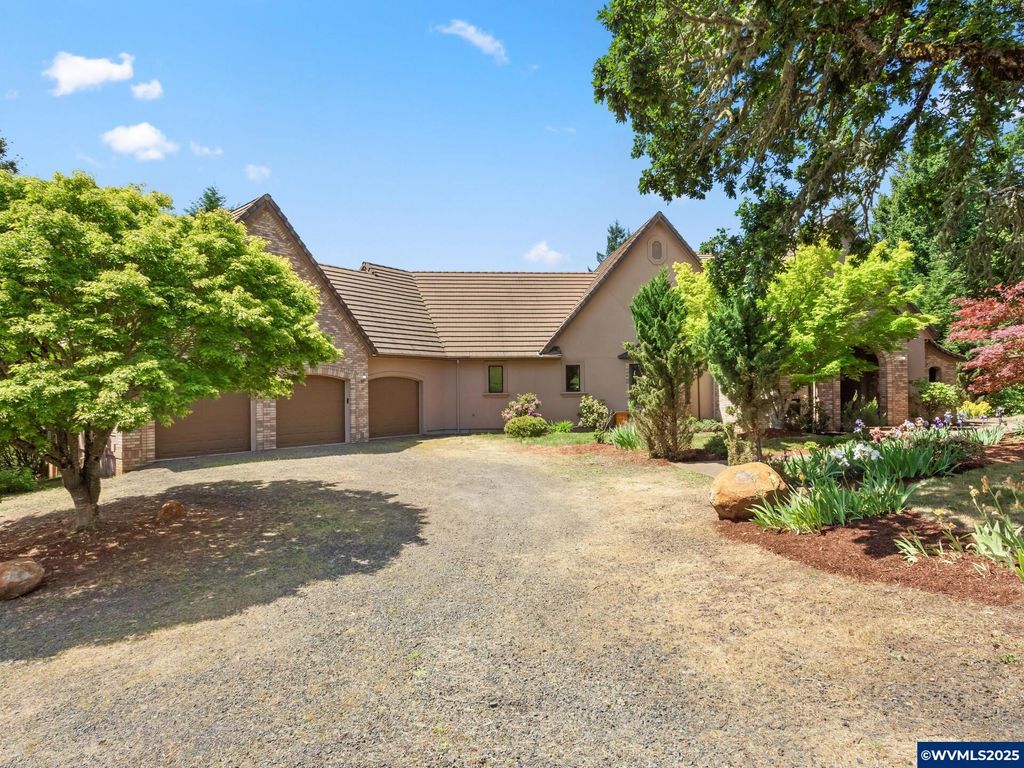 Image 1 of property listing at 8801 SE Walnut Dr, Amity, OR 97101