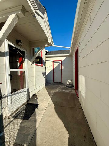 339 N 9th Street, Klamath Falls, OR 97601