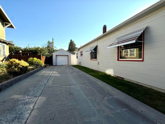 339 N 9th Street, Klamath Falls, OR 97601