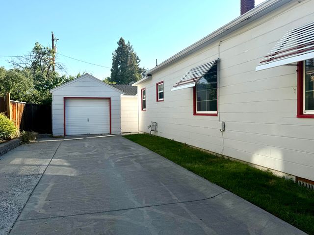 339 N 9th Street, Klamath Falls, OR 97601