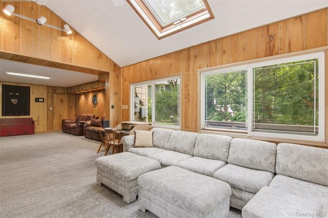 15 Beacon Drive, Port Washington, NY 11050