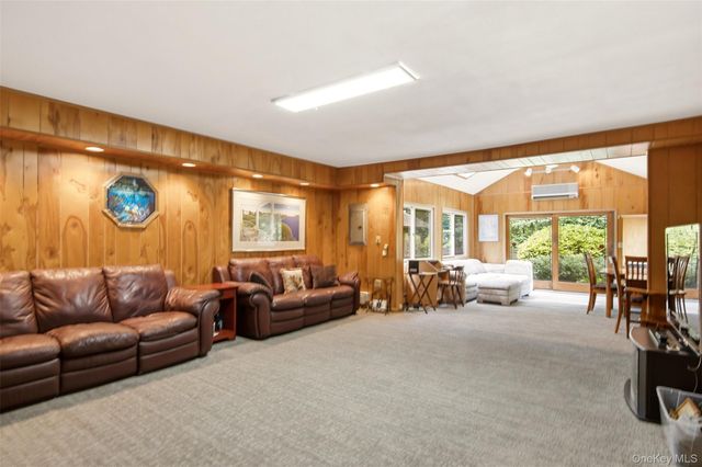 15 Beacon Drive, Port Washington, NY 11050