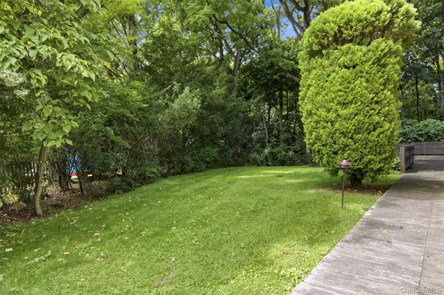 15 Beacon Drive, Port Washington, NY 11050