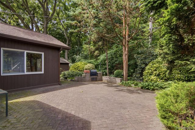 15 Beacon Drive, Port Washington, NY 11050