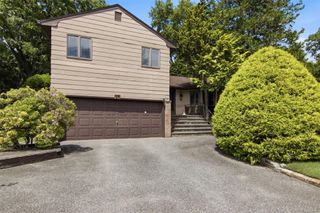 15 Beacon Drive, Port Washington, NY 11050