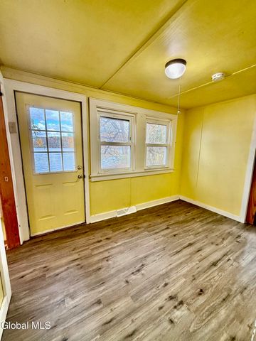 22 Crailo Lane, Schodack, NY 12123