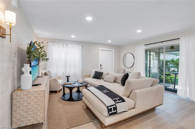 1549 Sandpiper ST 79, Naples, FL 34102