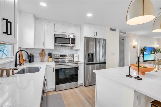 1549 Sandpiper ST 79, Naples, FL 34102