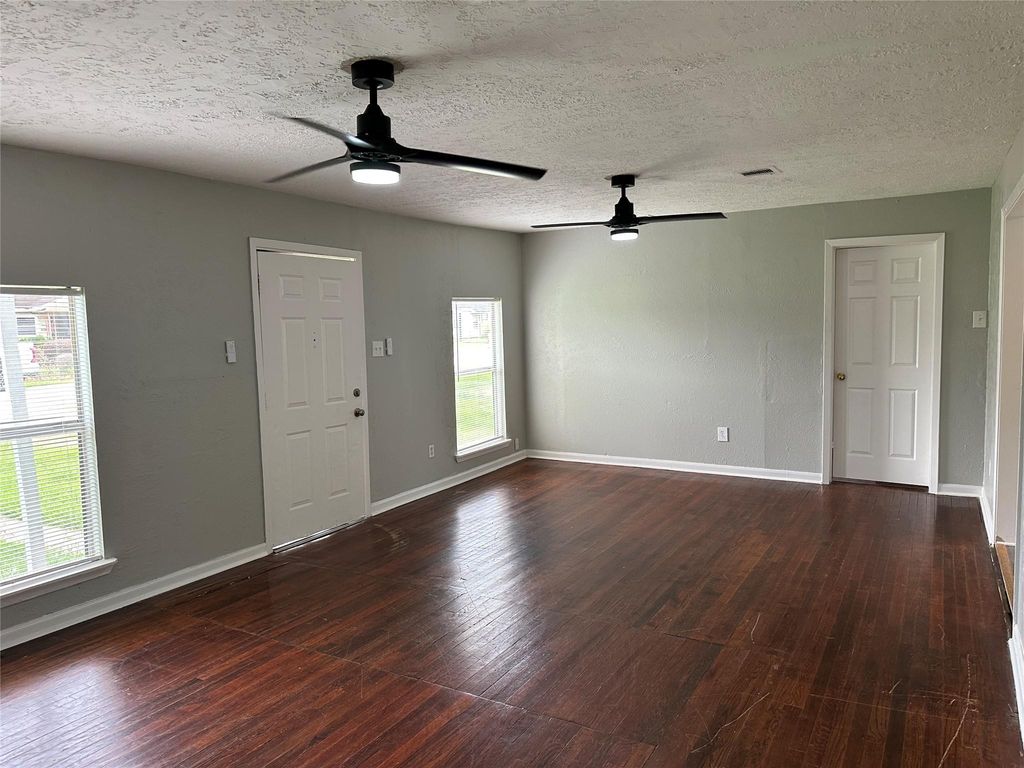 5345 Higgins Street, Houston, TX 77033