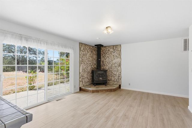 3071 Springhill Rd, Somerset, CA 95684