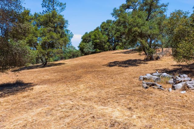 3071 Springhill Rd, Somerset, CA 95684
