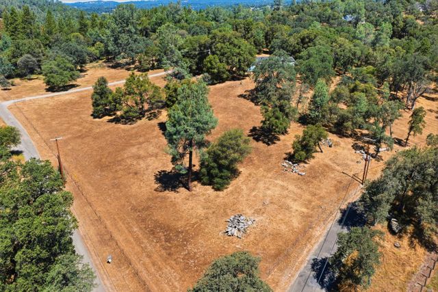 3071 Springhill Rd, Somerset, CA 95684