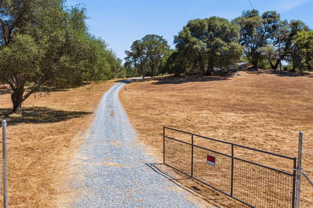 3071 Springhill Rd, Somerset, CA 95684
