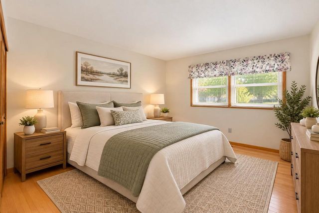 314 Sunset DRIVE, Pewaukee, WI 53072