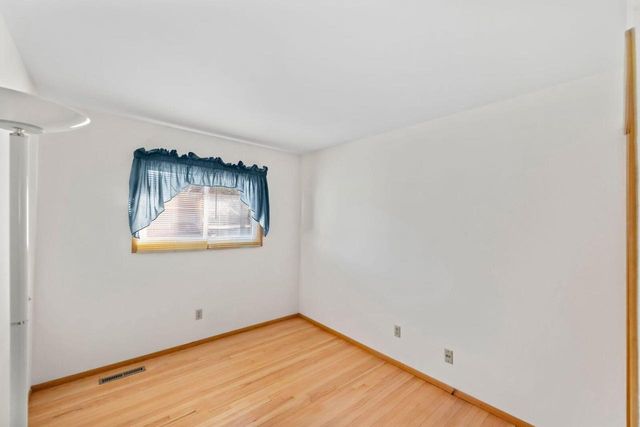 314 Sunset DRIVE, Pewaukee, WI 53072