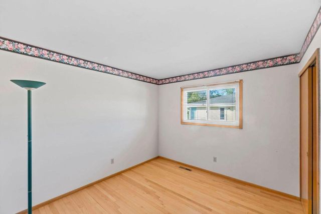 314 Sunset DRIVE, Pewaukee, WI 53072