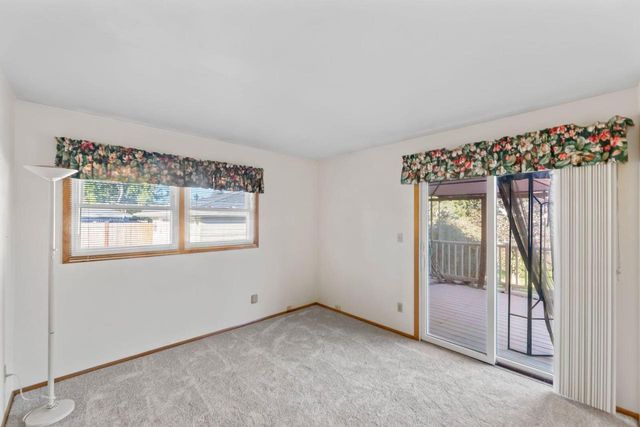 314 Sunset DRIVE, Pewaukee, WI 53072
