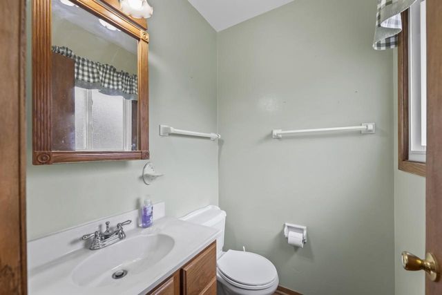 314 Sunset DRIVE, Pewaukee, WI 53072