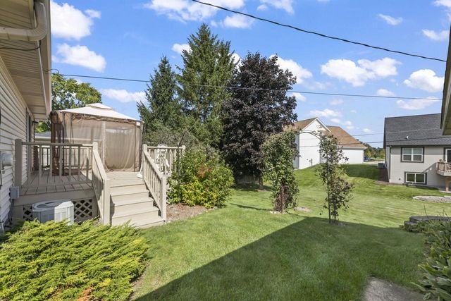 314 Sunset DRIVE, Pewaukee, WI 53072
