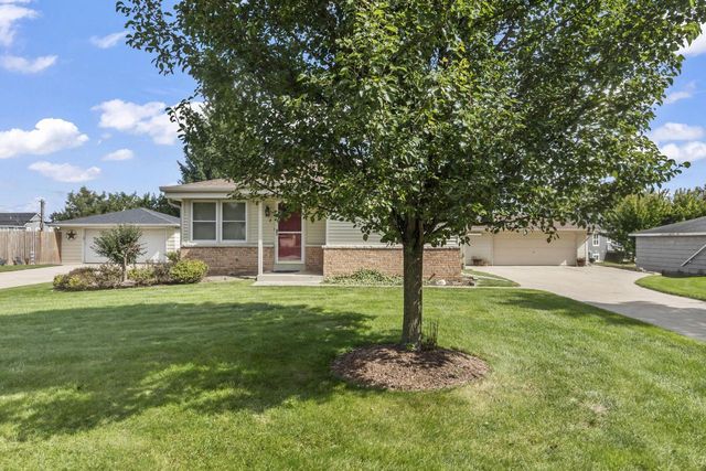 314 Sunset DRIVE, Pewaukee, WI 53072