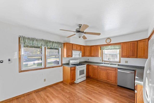314 Sunset DRIVE, Pewaukee, WI 53072