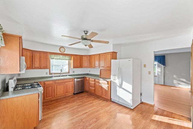 314 Sunset DRIVE, Pewaukee, WI 53072