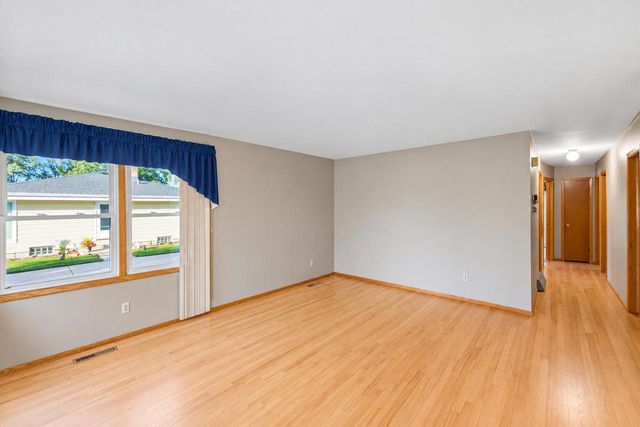 314 Sunset DRIVE, Pewaukee, WI 53072
