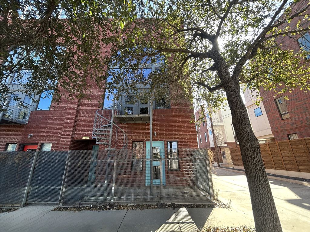 829 W Daggett Avenue H, Fort Worth, TX 76104