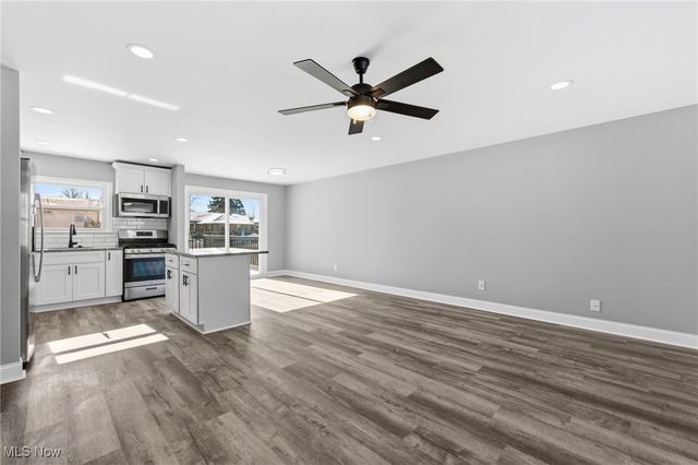 4084 Dennis Lane, Brunswick, OH 44212