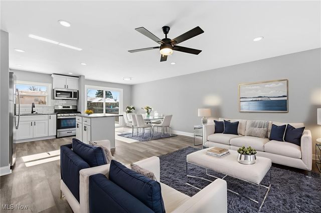 4084 Dennis Lane, Brunswick, OH 44212