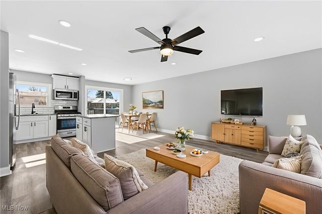 4084 Dennis Lane, Brunswick, OH 44212