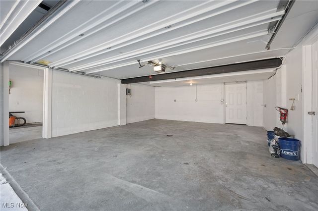 4084 Dennis Lane, Brunswick, OH 44212