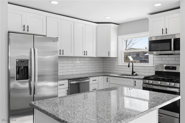 4084 Dennis Lane, Brunswick, OH 44212