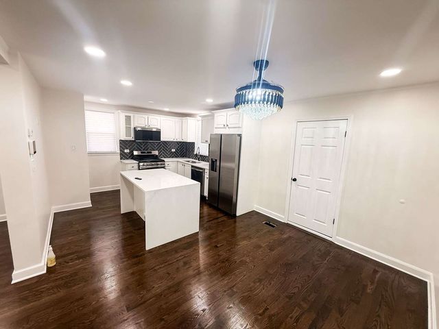 9415 S Peoria Street, Chicago, IL 60620