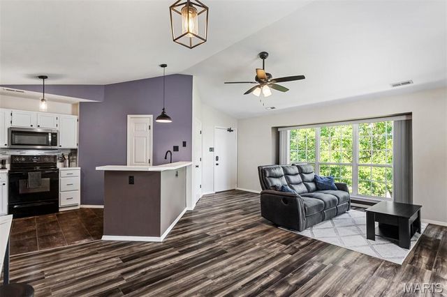 1311 Crossings Court C, Ballwin, MO 63021