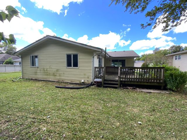 1939 Sir Richard Road, Schererville, IN 46375