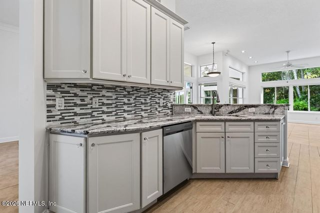 7839 HEATHER LAKE Court E, Jacksonville, FL 32256