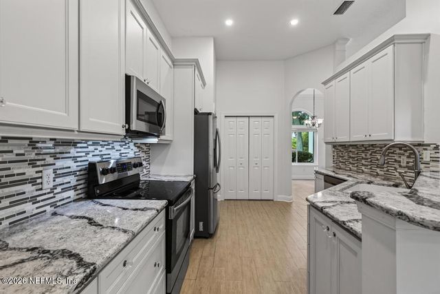 7839 HEATHER LAKE Court E, Jacksonville, FL 32256