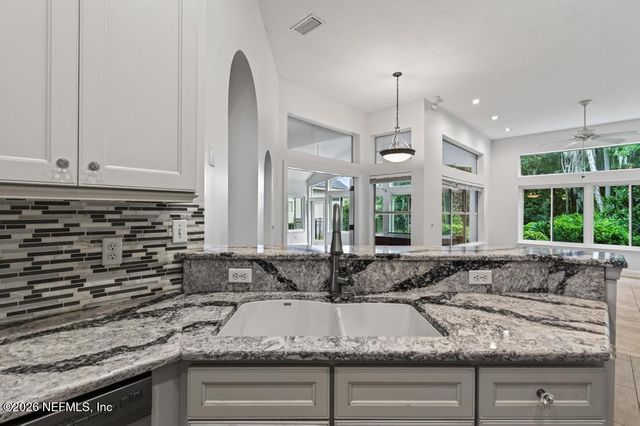 7839 HEATHER LAKE Court E, Jacksonville, FL 32256