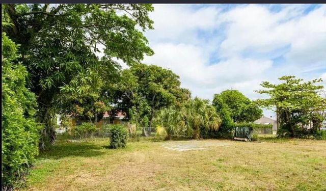 808 W 4th Street W, Riviera Beach, FL 33404