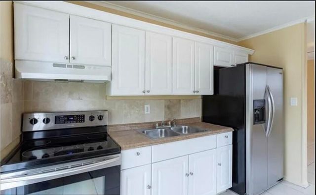 808 W 4th Street W, Riviera Beach, FL 33404