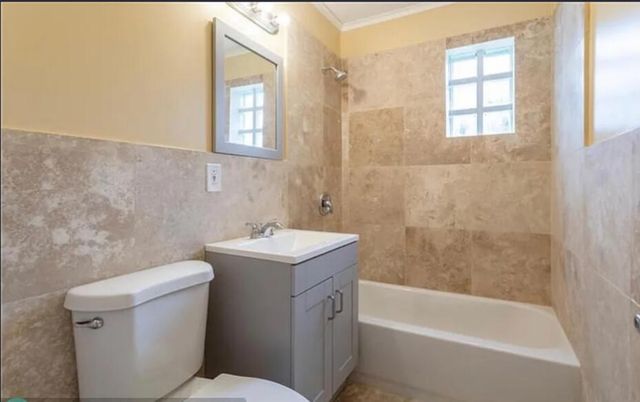 808 W 4th Street W, Riviera Beach, FL 33404