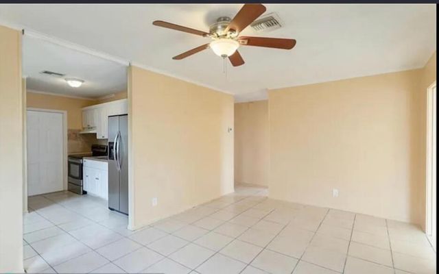808 W 4th Street W, Riviera Beach, FL 33404