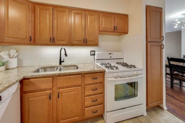 5506 Lincoln Avenue A521, Morton Grove, IL 60053