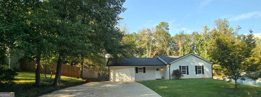915 Navajo Trail, Covington, GA 30016