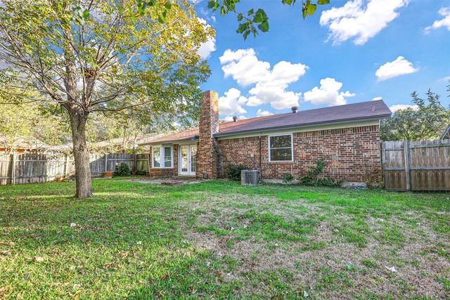 6005 Oak Hill Road, Watauga, TX 76148
