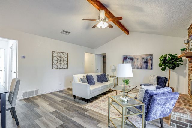 6005 Oak Hill Road, Watauga, TX 76148