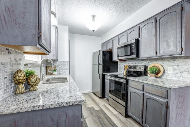 6005 Oak Hill Road, Watauga, TX 76148