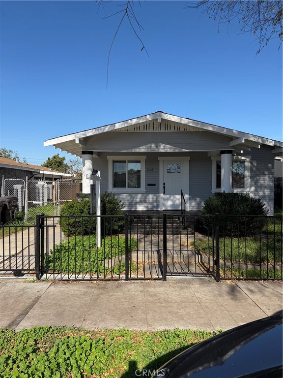 1305 E 17th, Long Beach, CA 90813